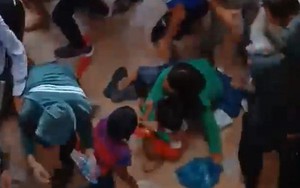 Clip: Kinh hoàng cảnh chen lấn, giẫm đạp để được xem bóng chuyền VTV cup