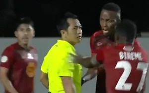 Trat FC nhận án phạt nặng sau khi làm 'trò hề' ở trận đấu với đội bóng cũ của Xuân Trường tại Thai League 1