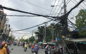 Dây điện như mạng nhện 'tử thần' treo trên đầu người dân Sài Gòn
