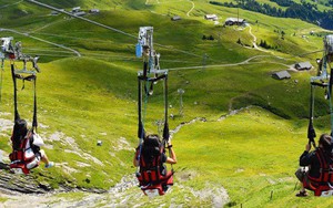 Đoạn clip 4 triệu view quay trò trượt ròng rọc lơ lửng giữa núi Thuỵ Sĩ bị cư dân mạng “bóc mẽ”: “Đẹp thì đẹp, nhưng sao chậm thế?”