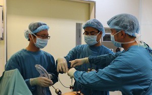 Tìm ra được ruột thừa suýt vỡ "trốn mất" trong bụng