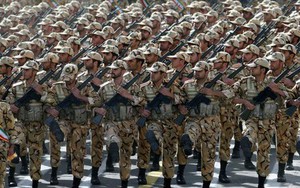 Video: Cùng xem sức mạnh đáng gờm của quân đội Iran