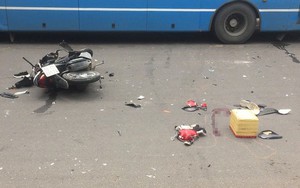 Cô gái vừa hô cướp vừa lao xe trên đường rồi bất ngờ tông thẳng vào xe buýt