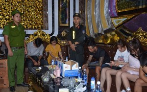 32 nam nữ dương tính ma tuý tại quán karaoke