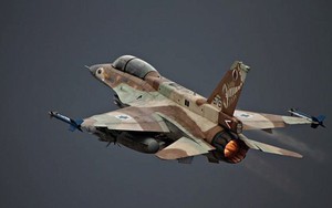 Tiêm kích Israel hay Saudi Arabia vừa ném bom xuống phía đông Syria?