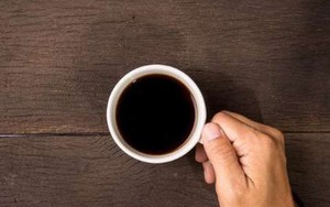 Bí quyết trắng răng cho dân văn phòng thích uống cafe