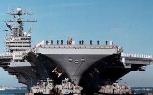 Xem màn di chuyển "không tưởng" của tàu sân bay USS George Washington