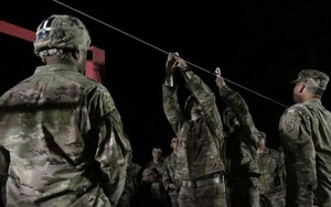 Đêm huấn luyện nhảy dù "bão táp" khiến 23 lính Mỹ bị thương