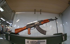 Màn thử nghiệm hỏa lực 'đáng sợ' của súng trường tấn công AK-201
