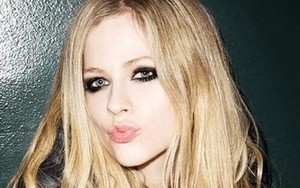Vô tình trùng số điện thoại với nữ ca sĩ Avril Lavigne, thanh niên kêu cứu với dân mạng vì bị 'khủng bố' mỗi ngày