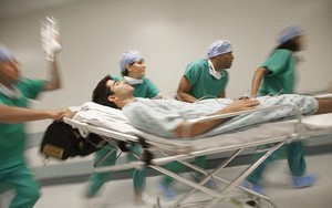 Bác sĩ nam khoa kể chuyện tai nạn chăn gối