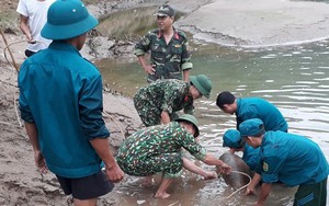 Phát hiện quả bom 'khủng' nặng hơn 300kg dưới sông