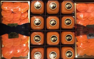 Cô nàng xây xẩm mặt mày khi phát hiện mình mua hộp hồng dẻo... bằng nhựa trị giá 1,6 triệu sau chuyến du lịch Hàn Quốc