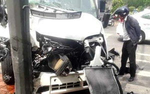 Ô tô chở khách Hàn Quốc gặp nạn ở Huế, 5 người nhập viện