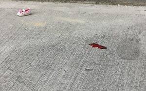 Bé gái tử vong thương tâm sau khi ngã xuống lỗ hổng trên cây cầu của tòa nhà 5 tầng