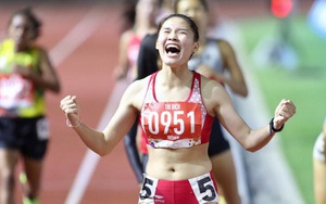 Bức ảnh ấn tượng nhất ngày: Cảm xúc hạnh phúc tột cùng của Đinh Thị Bích khi giành HCV ngay trong lần đầu tham dự SEA Games