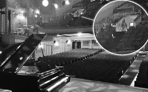 Diễn tập trong nhà hát cổ, nghệ sĩ piano phát hiện chi tiết đáng sợ trong bức ảnh chụp trước khi khám phá ra loạt lời đồn về nơi này