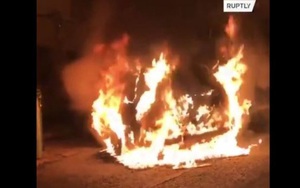 Xe ngoại giao Thổ Nhĩ Kỳ bị đốt cháy tại Hy Lạp