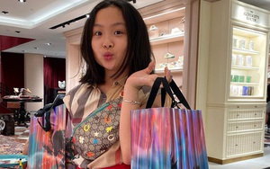 Con gái thứ hai của Phượng Chanel gây bão với phong thái xách túi shopping chuẩn rich kid, đúng là không đùa được với nhà giàu