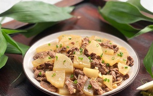 Thịt bò chỉ cần đem xào với thứ này, bao nhiêu cơm cũng hết bay