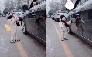 Hành động của cậu bé 1 tuổi khiến người lái xe xả rác bừa bãi phải xấu hổ