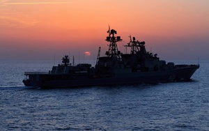 Tàu chiến Nga rẽ sóng, nối đuôi nhau tiến vào Địa Trung Hải: Sắp có biến lớn?
