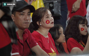 U23 Việt Nam bị loại, CĐV mắt ngấn lệ, buồn bã không muốn rời sân vì thất bại cay đắng