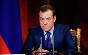 Vài giờ trước khi từ chức, ông Medvedev duyệt phân bổ 127 tỉ rúp để chế tạo 1 thứ "lớn nhất thế giới"