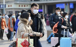 24h qua ảnh: Người dân Trung Quốc đeo khẩu trang vì sợ nhiễm virus viêm phổi lạ