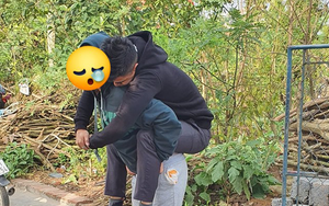 Chồng nhậu say bí tỉ khi đi chúc Tết, vợ lóc cóc sang tận nơi cõng về nhà khiến dân mạng xuýt xoa: Vợ nhà người ta đây rồi!