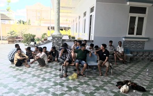 Đột kích trường gà ngày mùng 4 Tết, công an bắt quả tang 26 người đá gà ăn tiền
