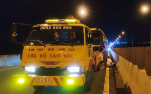 Xe khách bị chết máy trên cao tốc TP HCM – Long Thành – Dầu Giây, giao thông ùn ứ ngày đầu năm mới