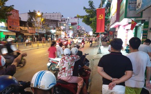 Nhiều súng, dao, mã tấu tại căn nhà của đối tượng nghi ôm lựu đạn cố thủ ở Sài Gòn