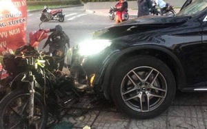 Tài xế xe sang Mercedes tông tài xế GrabBike tử vong, làm tiếp viên hàng không bị thương ở Sài Gòn trình diện