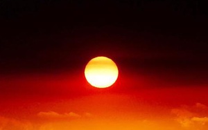 Cháy rừng, bầu trời Australia chuyển màu đỏ-đen kì dị như lá cờ thổ dân