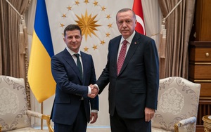 "Chọc cả hai tổ kiến lửa" Ukraine-Syria: Thổ Nhĩ Kỳ muốn "cạn tàu ráo máng" với Nga hay chỉ "vừa đấm vừa xoa"?