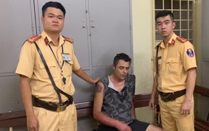 Người đàn ông người Anh nghi cầm dao vào cửa hàng tiện lợi ở Sài Gòn cướp tài sản