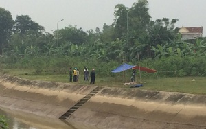 Thi thể thanh niên bị bịt mắt, chân gãy... dạt vào bờ sông
