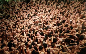 Hàng ngàn nam giới chen chúc tham gia lễ hội khỏa thân ở Nhật