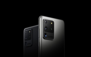 Nếu chỉ cấu hình cao thì Galaxy S20 Ultra giá đắt thật, nhưng bạn quên Galaxy Buds+ và camera à?