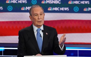 Tỉ phú Bloomberg bị xâu xé trong cuộc tranh luận của đảng Dân chủ