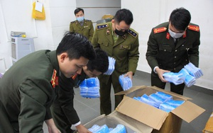 50 cơ sở kinh doanh khẩu trang "chặt chém", không niêm yết giá ở Hà Nội bị xử lý