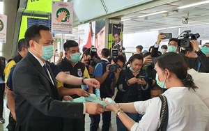 Bộ trưởng Y tế Thái Lan đòi đuổi khách du lịch không đeo khẩu trang