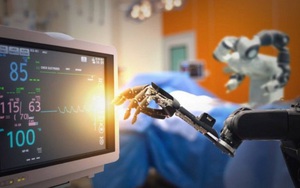 Các bệnh viện tại Trung Quốc huy động thêm “y tá robot” phân phát thuốc chống dịch corona