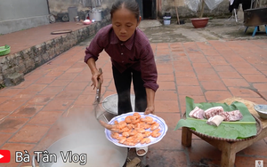 Bà Tân Vlog khiến người xem hết hồn vì màn 'thuyết minh' luộc thịt, cũng may sản phẩm vẫn được khen ngon đáo để