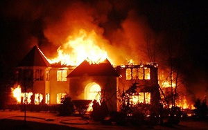 Nghi án chồng tưới xăng đốt nhà khiến vợ và 2 con tử vong