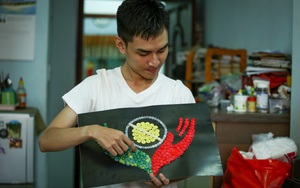 Độc đáo tranh tuyên truyền chống Covid-19 được làm bằng nút áo, của chàng trai 9X Sài Gòn