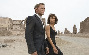 "Bond girl" gợi cảm người Pháp phát sốt gần 39 độ vì nhiễm Covid-19 vẫn bị bệnh viện từ chối không tiếp nhận
