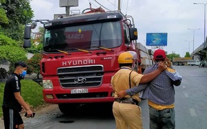 Tài xế lái xe đầu kéo tháo chạy sau va chạm giao thông khiến cô gái trẻ tử vong ở Sài Gòn