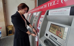 Agribank trang bị nước rửa tay khô cho 2.300 ATM: "Nếu sợ mất thì chúng tôi đã không làm"